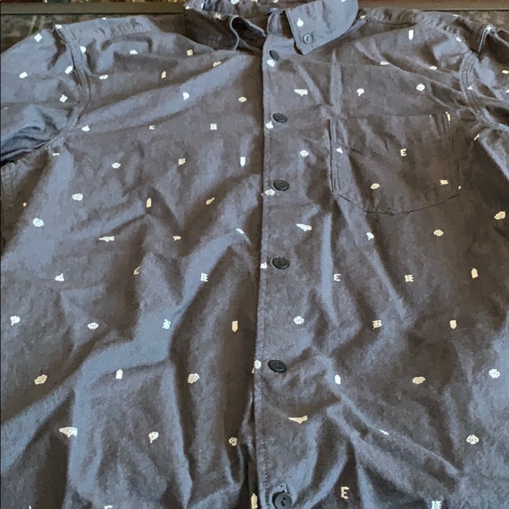 Divided men’s collared shirt size small